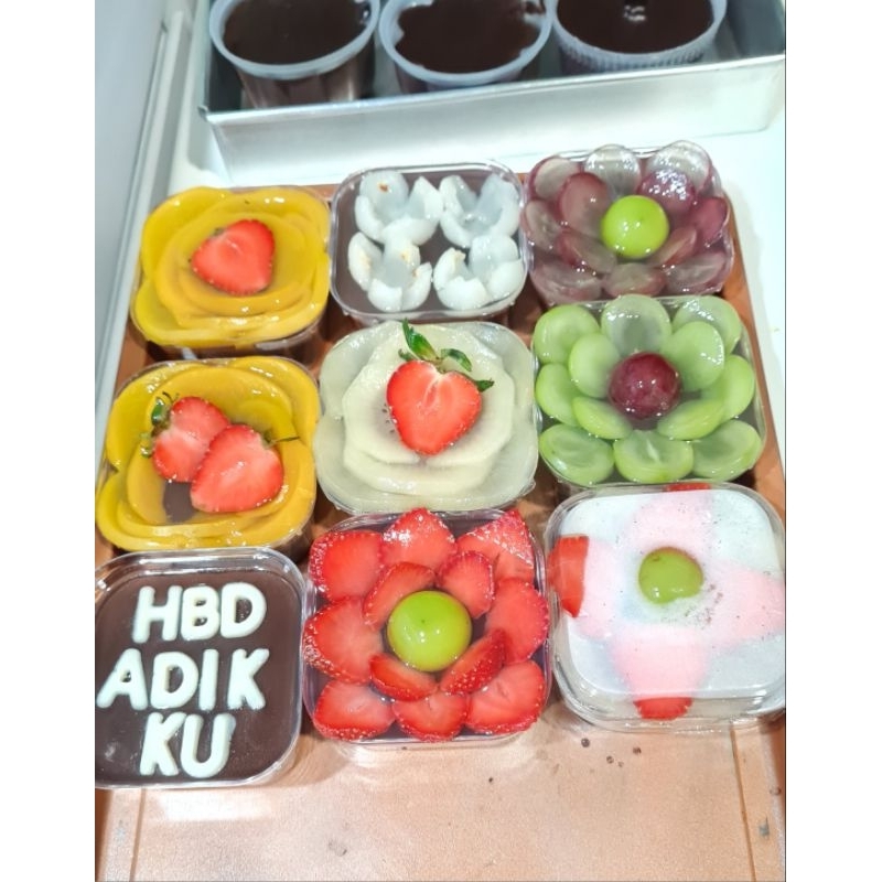 

Puding buah segar dengan request tulisan