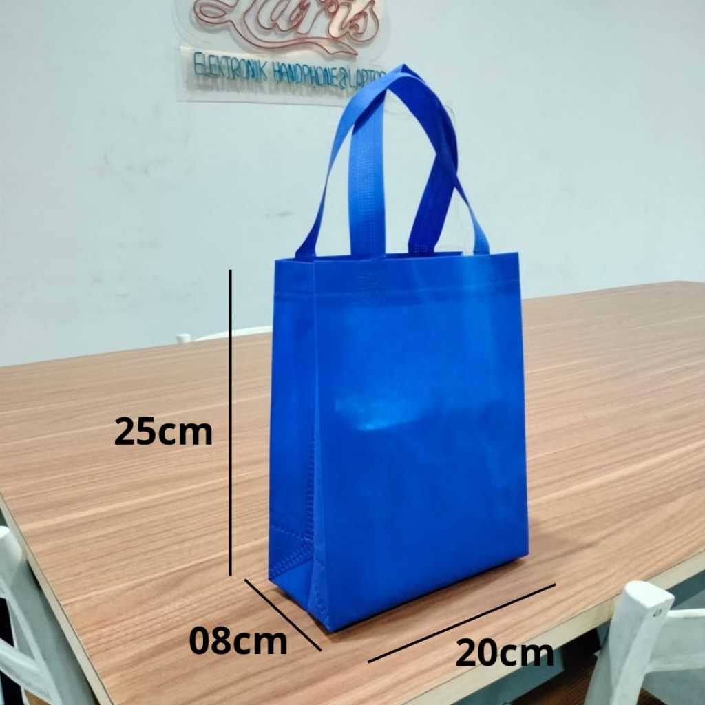 

TAS SPUNBOND UKURAN 25X20X08 COCOK UNTUK SOUVENIR LUSINAN