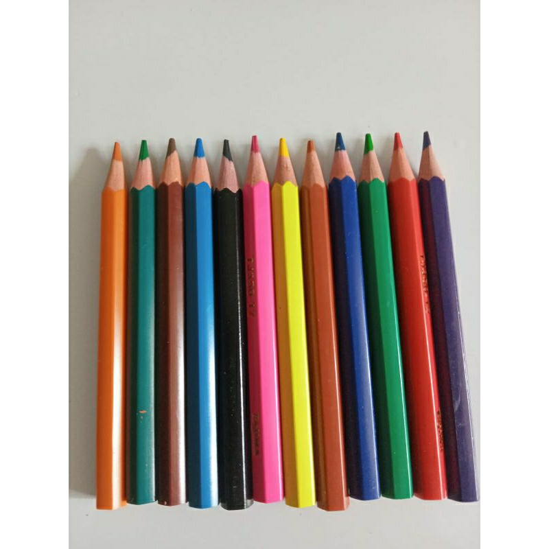

1 pack isi 12 pcs pensil warna