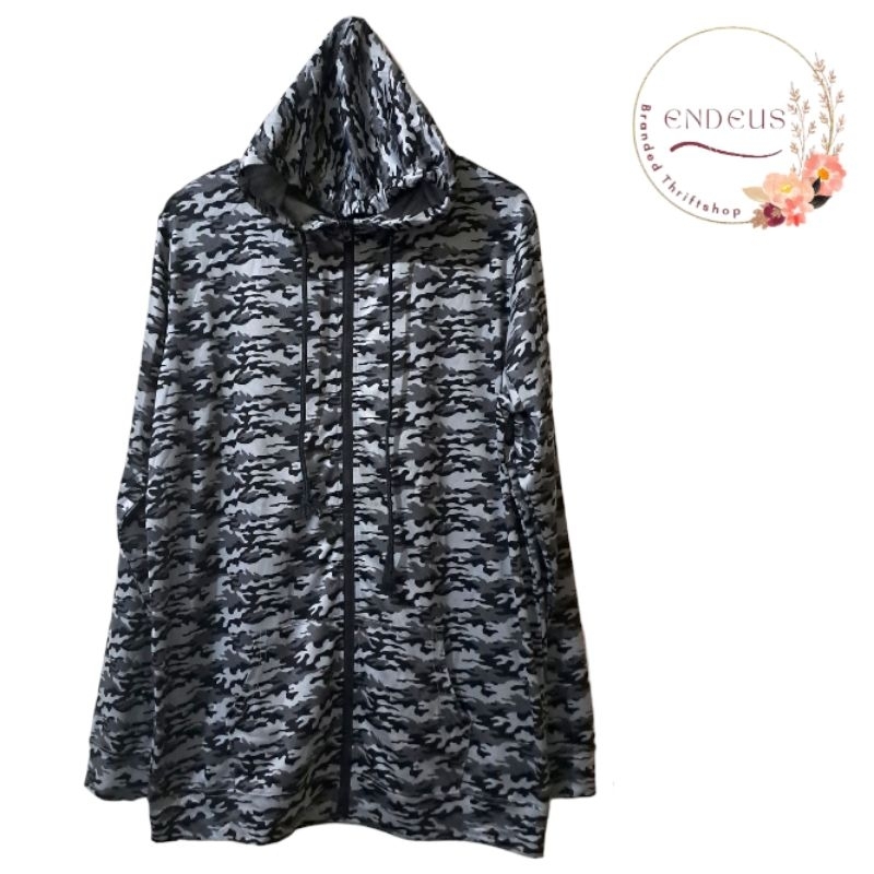 JAKET RUNNING SIZE XL MOTIF LORENG CAMO