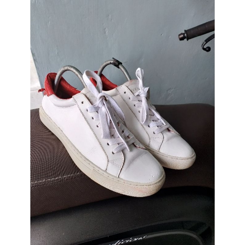 sepatu putih kulit Givenchy second