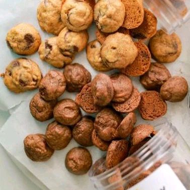 

Crunchy Bite - Chocochip Cookies with Premium Belgian Choco Mid Size