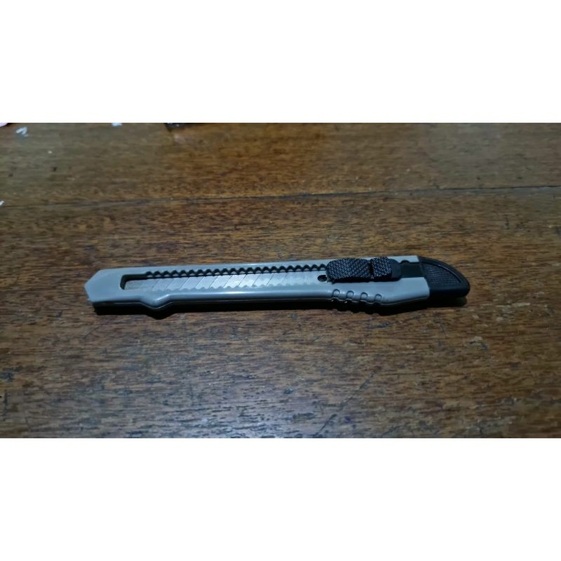 

CUTTER PLASTIK TANGGUNG NN