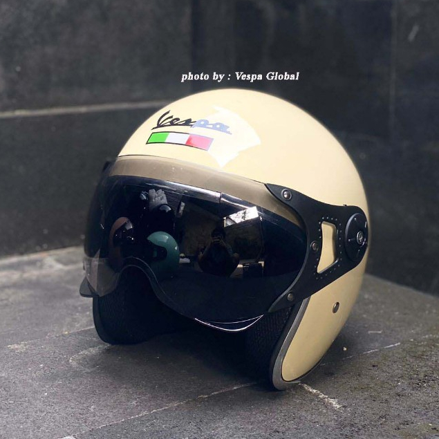 Helm Vespa Bendera Italy Cream List Chrome