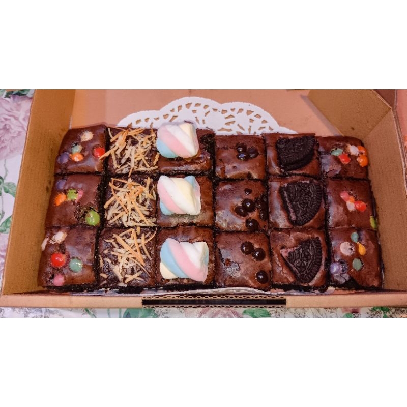 

Brownies Fudgy Panggang Kids Marshmallow 20x10 / Hampers Lebaran