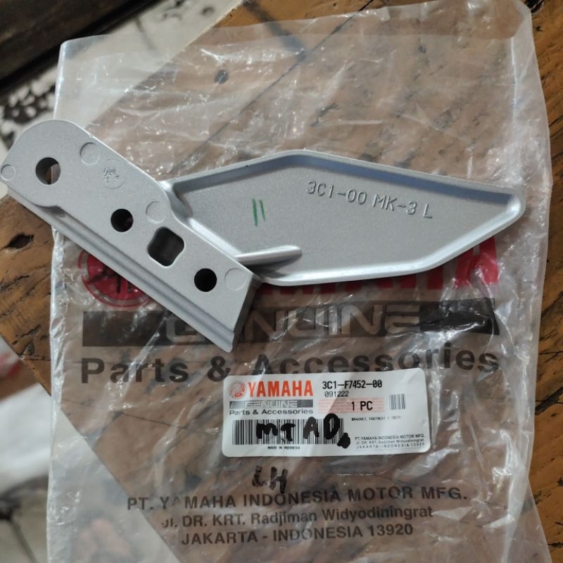 kedudukan footstep depan kiri LH vixion old ori yamaha