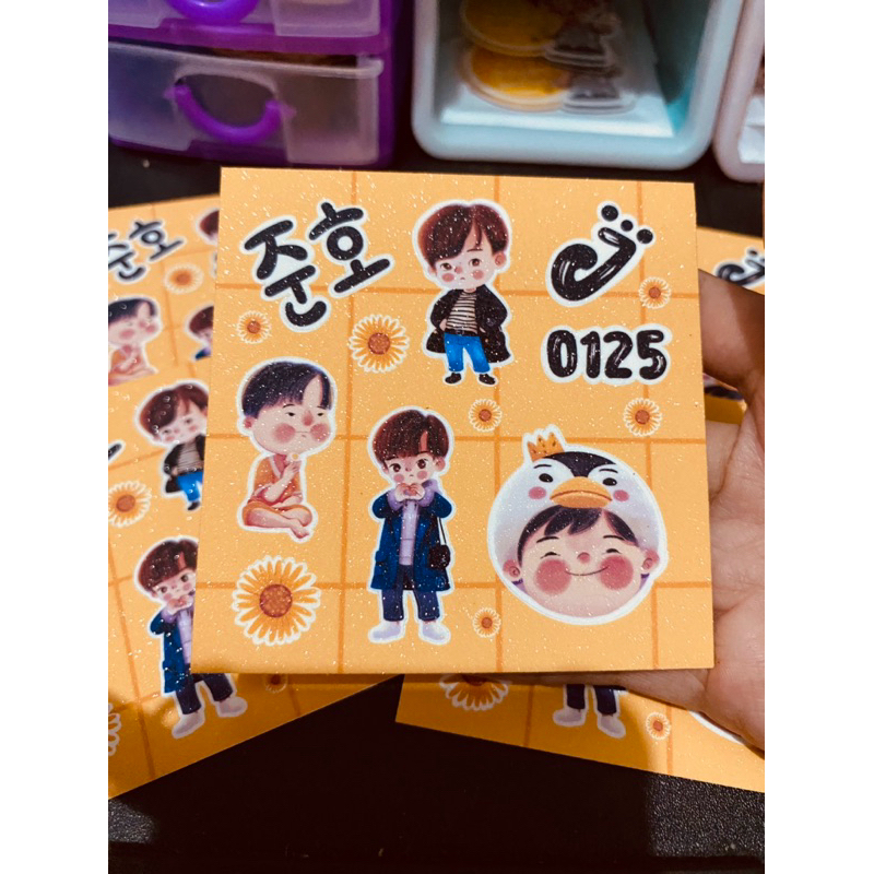 

Stiker Kiss Cut Glitter Lee Junho 2PM Edisi 1 Satu Set