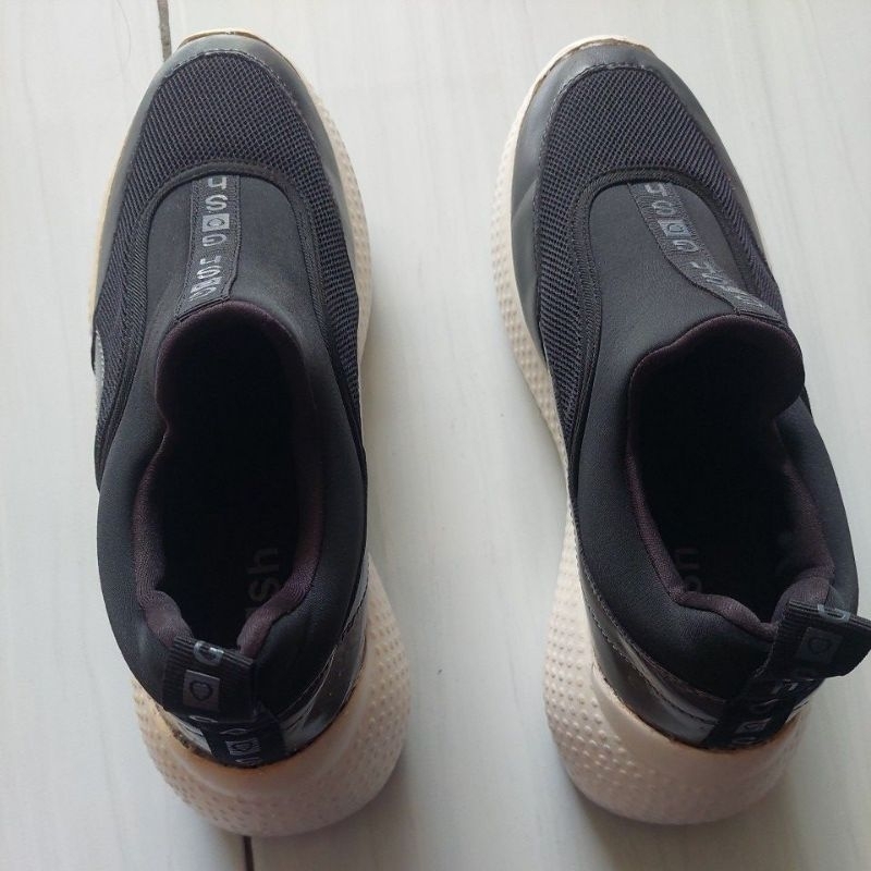 preloved SEPATU GOSH