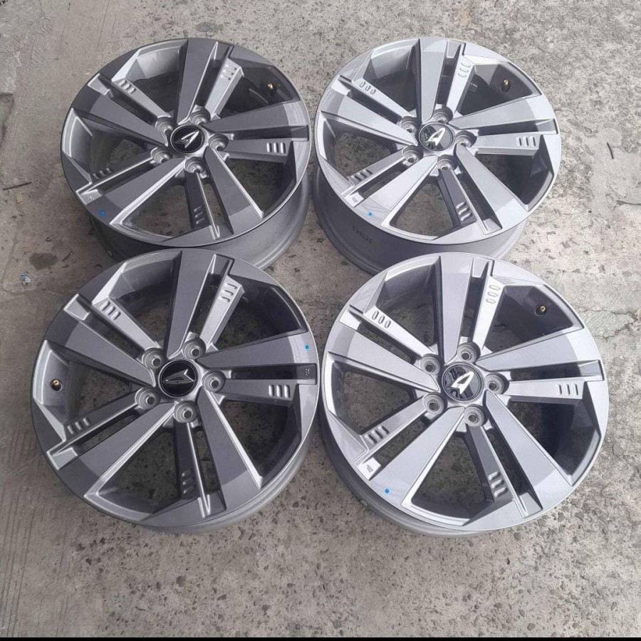 Velg Mobil Bekas Ring 17 Lubang 5 STD TERIOS R17 X6,5 5X114 ET50