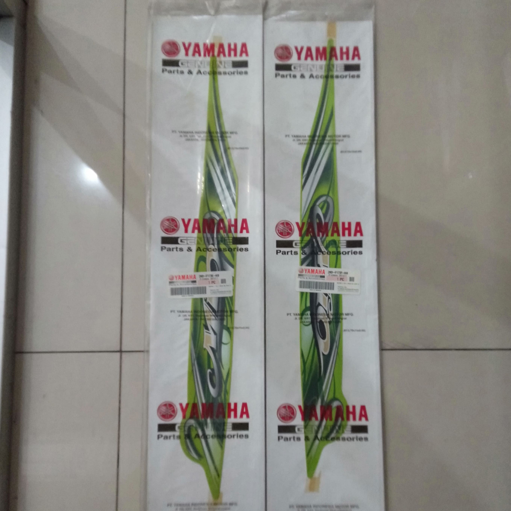 GRAPHIC 1 2 (UR L/R GREEN M6 2010) 28D5 / STIKER BODY BELAKANG KANAN KIRI BAGIAN ATAS - MIO SMILE HI