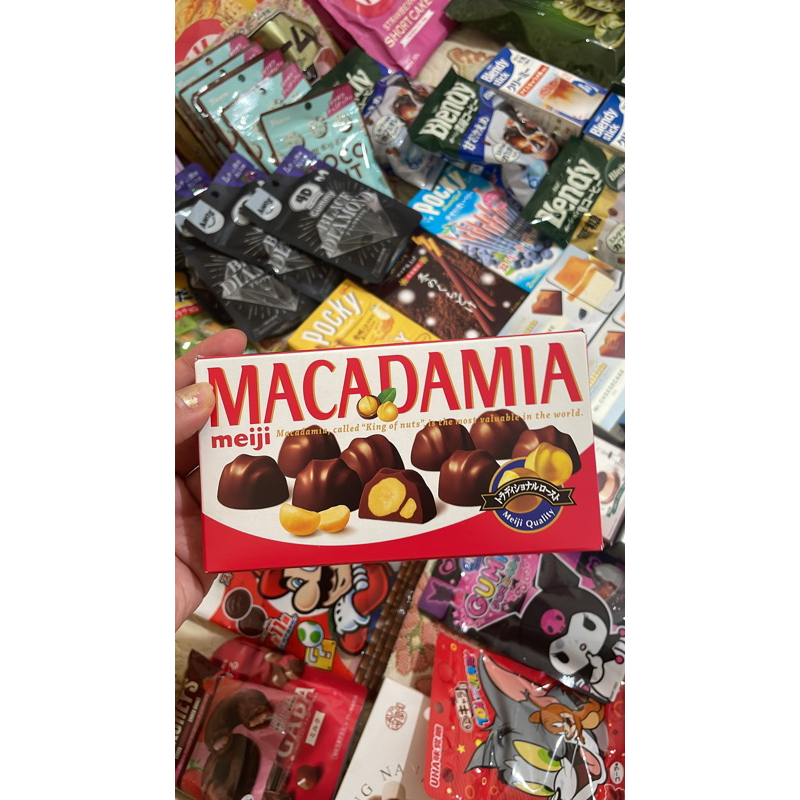 

MEIJI Maccadamia Chocolate Japan