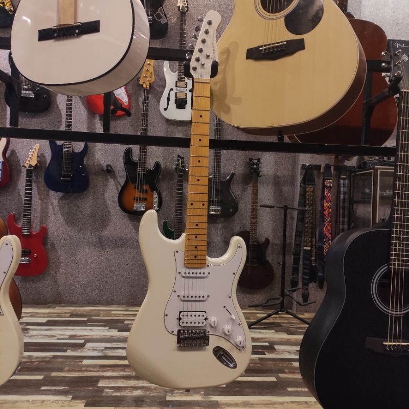 Scorpion DS120 White Stratocaster Gitar Elektrik Scorpion