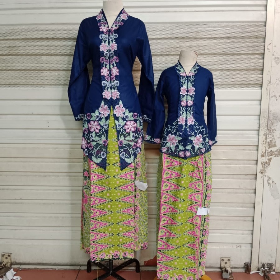 Setelan kebaya encim couple ibu dan anak bordir bunga tangan panjang - Navi