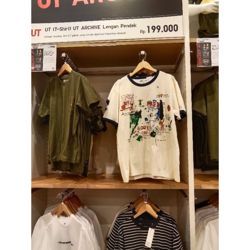 Kaos T-Shirt UT Archive Lengan Pendek Uniqlo