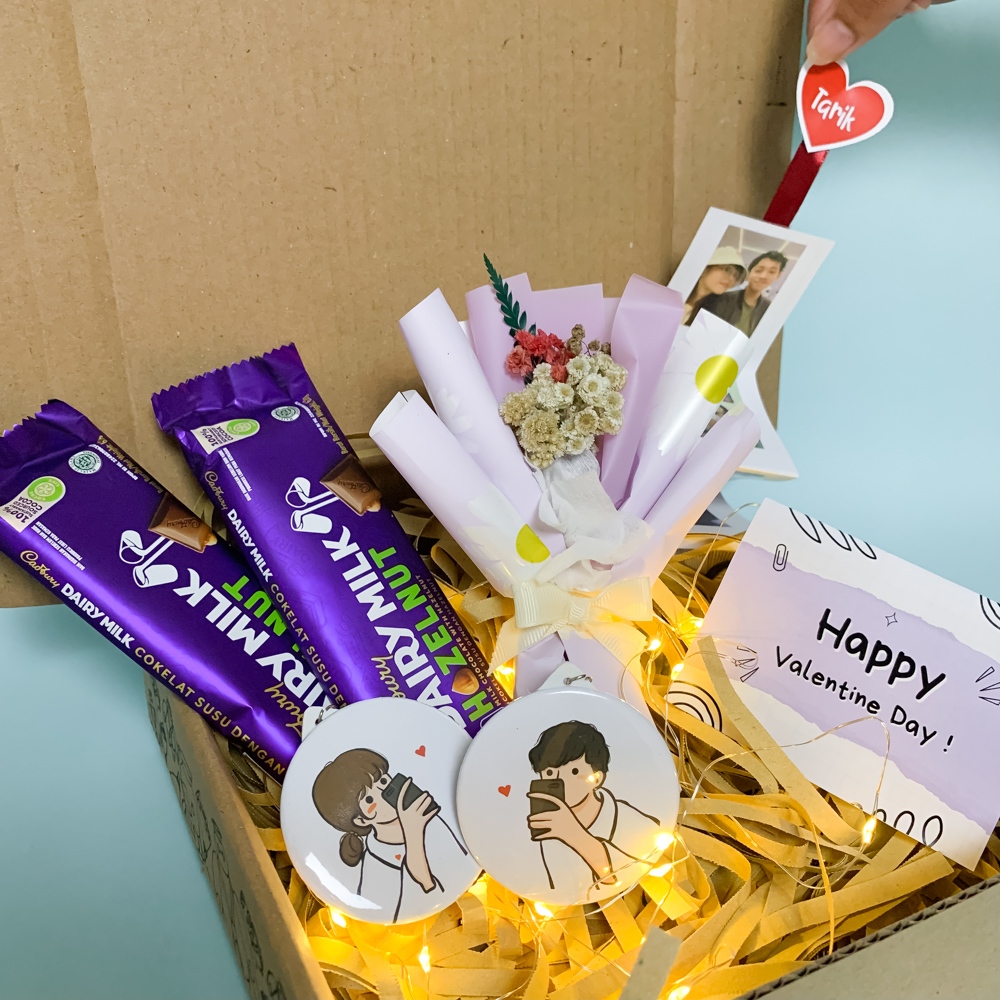 

Hampers Special Valentine Couple Polaroid Lucu
