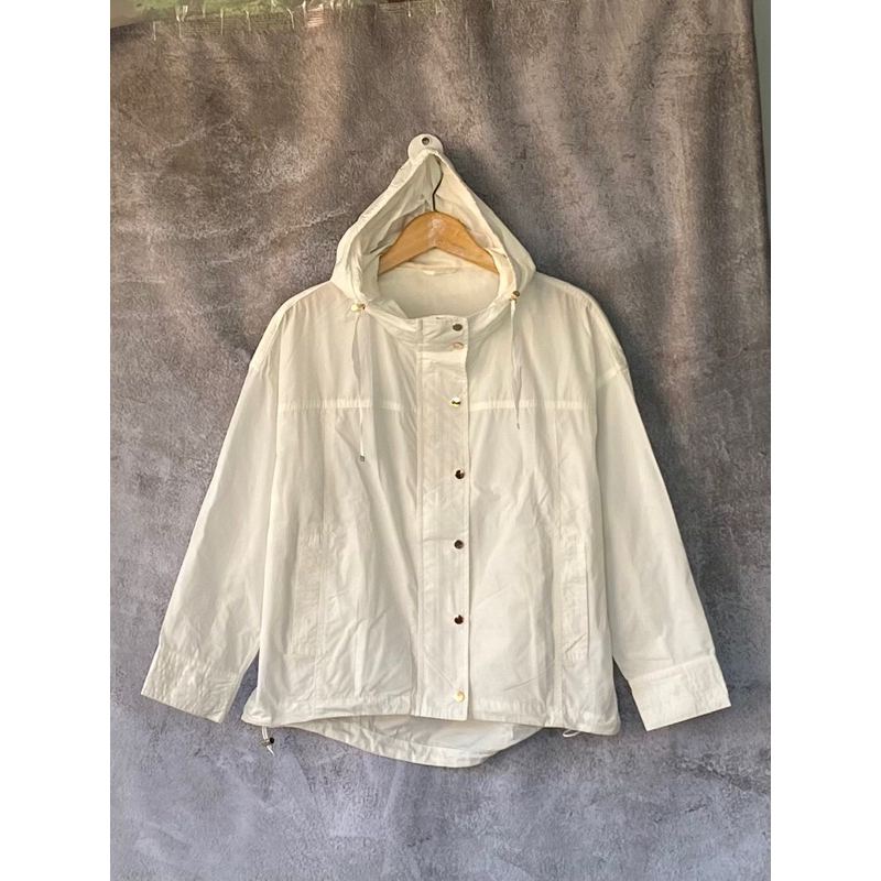 Jacket Uniqlo Putih ((KODE 6087)))