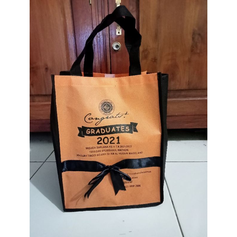 

Goodie Bag Hajatan Wisuda 24x24x30 cm/ Tas Hantaran/ Tas Sponbound/Tas Box Nasi/Tas Ramah Lingkungan Belanja