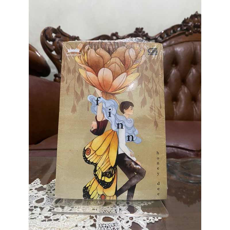 Novel Finn - Honey Dee