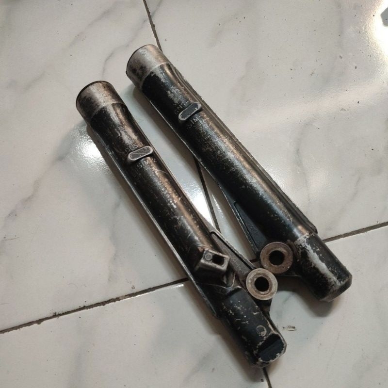 botom shock  astrea grand prima tromol depan ori lepasan