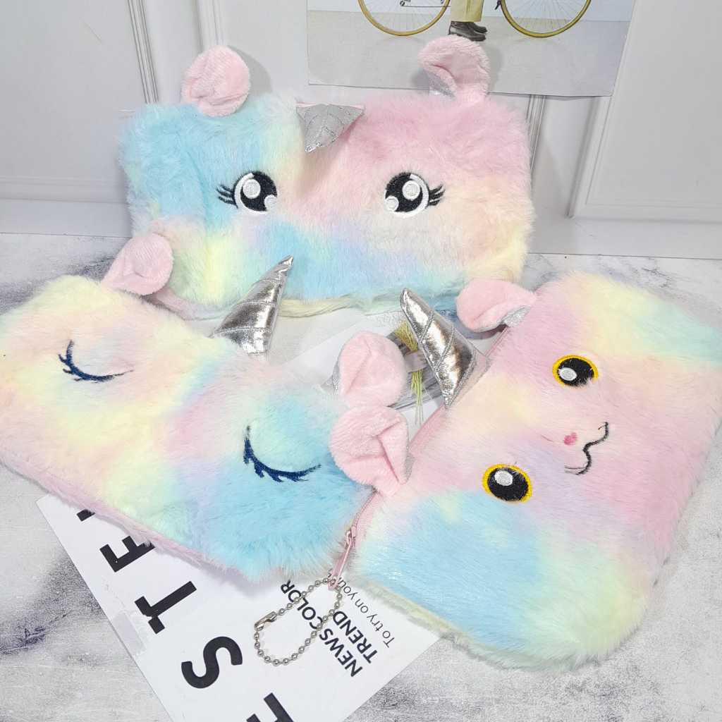 

KOTAK PENSIL UNICORN BULU RAINBOW MODEL WAJAH MEREM CUTE TERMURAH TEMPAT PENSIL MURAH MODEL KUDA PONI UNICORN BEST QUALITY WARNA CANTIK READY GROSIR COD