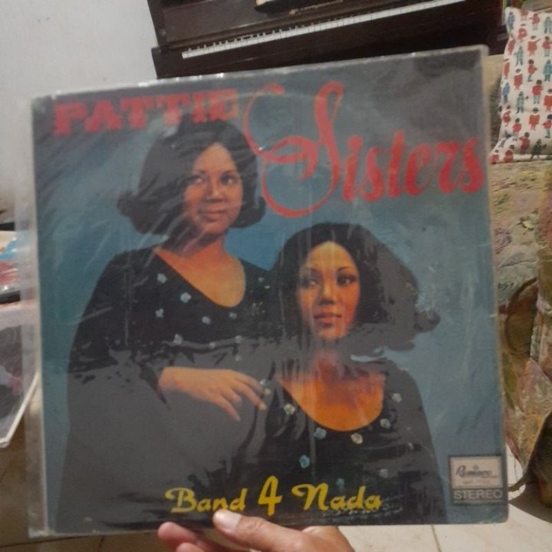 vinyl piringan hitam 12" pattie sisters iringan  band 4 nada (PHB061)