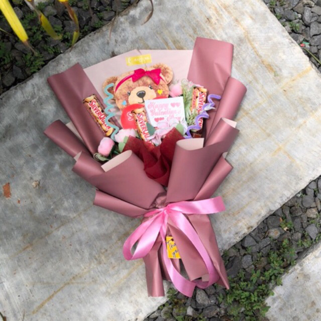 

Buket Silverqueen Beruang | Buket Valentine | Buket Coklat