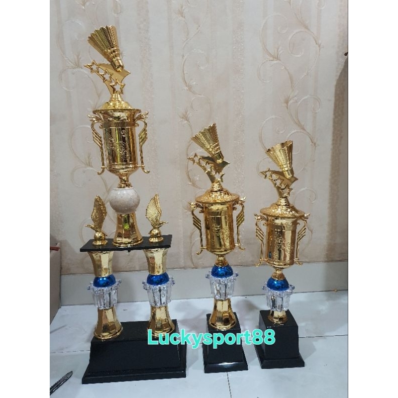trophy Piala 2kaki b09 akrelit cock badminton 1 set