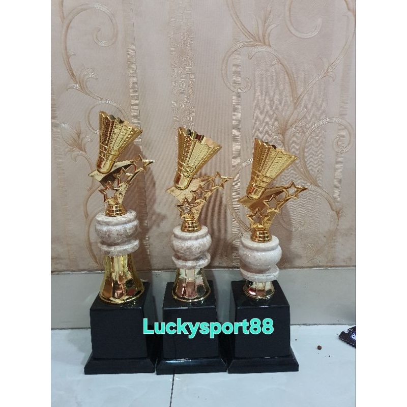 trophy Piala marmer cock badminton 1 set