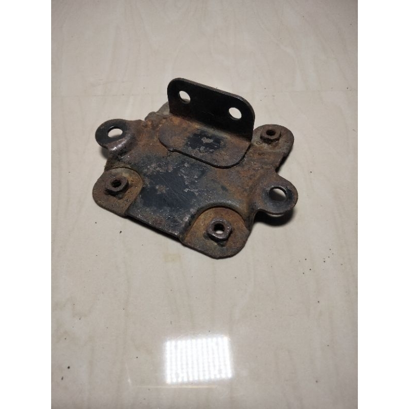 Bracket dudukan Spakbor depan yamaha YT115 OriginaL