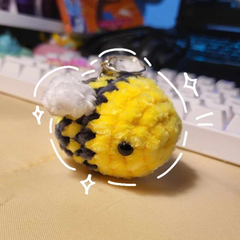 Gantungan Kunci Bee Amigurumi Lebah