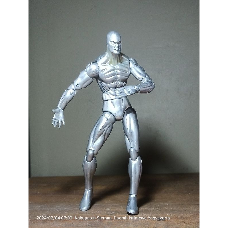 action figure silver surfer manusia silver