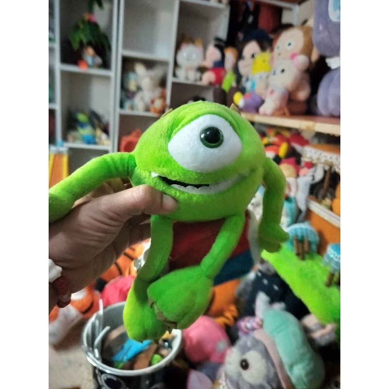 Boneka mike monster inc, tempat sesuatu
