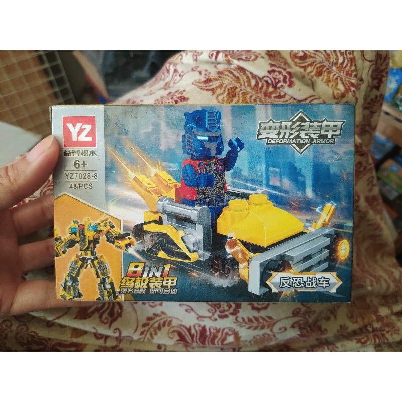 Mainan acrion figure Transformers Optimus Prime