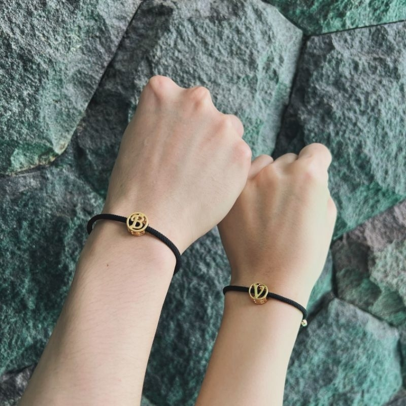 Gelang Emas Inisial Miami Tali Hitam - Toko Emas Gadjah