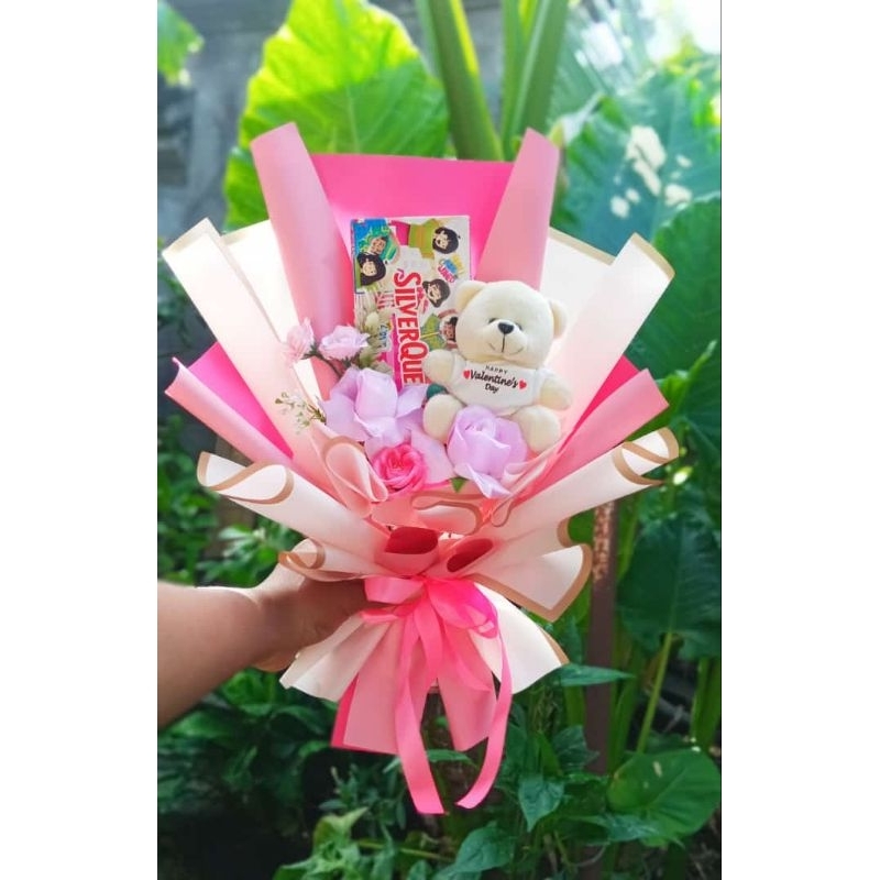 

Spesial Valentine Day Buket Boneka Valday Coklat Silverqueen