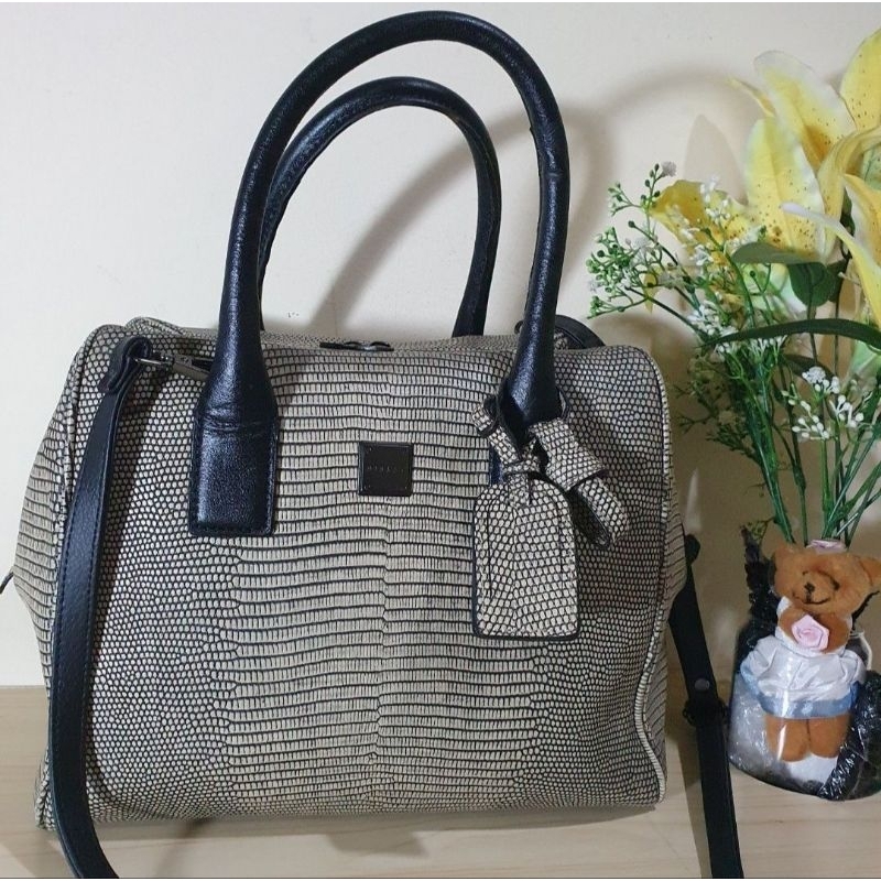 (PRELOVED) TAS WANITA KULAS KULIT ASLI / HANDBAG / SLINGBAG BRAND SISLEY