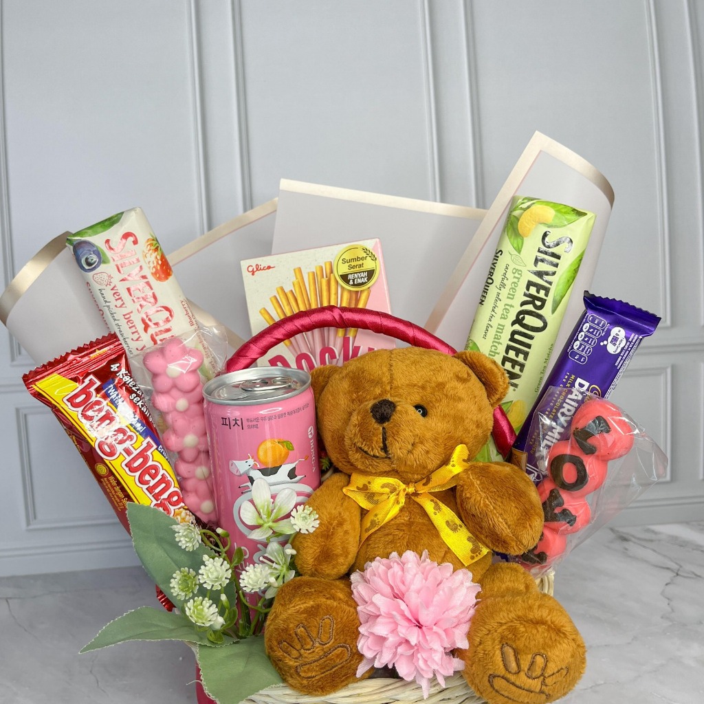 

Valentine 2025 | Valentine's hampers | Kue valentine | Parcel | Hampers | kado Valentine