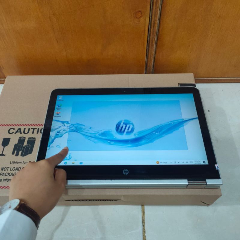 Laptop HP Pavilion X360 Convertible Cor i3-6100U SSD 512Gb Flip bisa jadi tablet Touchscreen