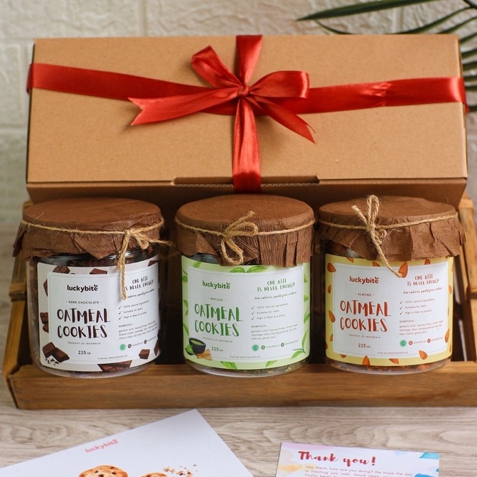 

XG34448 Special Hampers Gift Box Kado Oatmeal Cookies 3 Jar FREE Greeting Card Pita Bubble Wrap LUCKYBITE