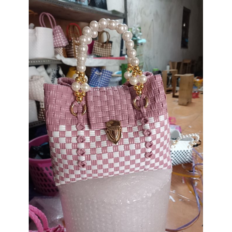 tas anyam jali tutup tengan