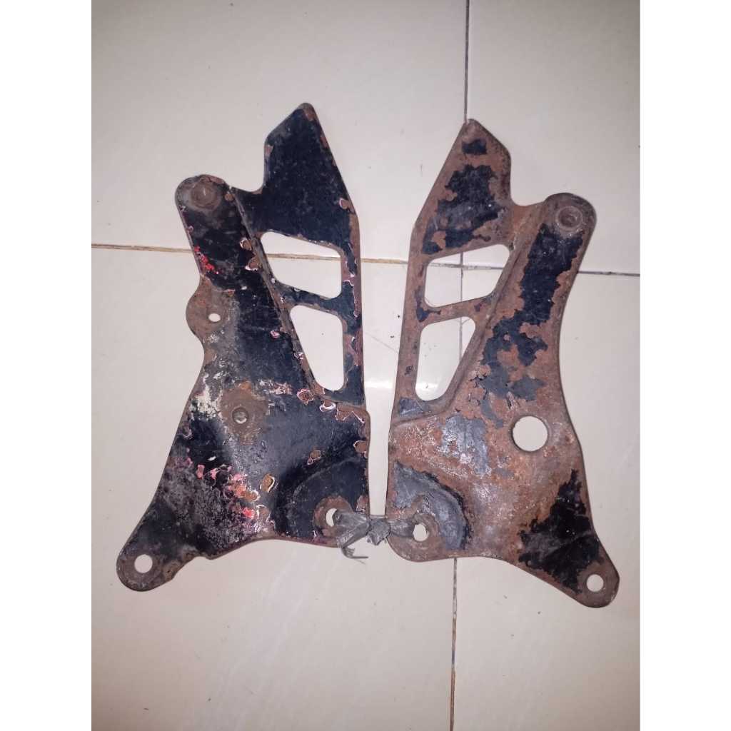 Footstep Dudukan FootStep Belakang Suzuki Crystal Ori Copotan