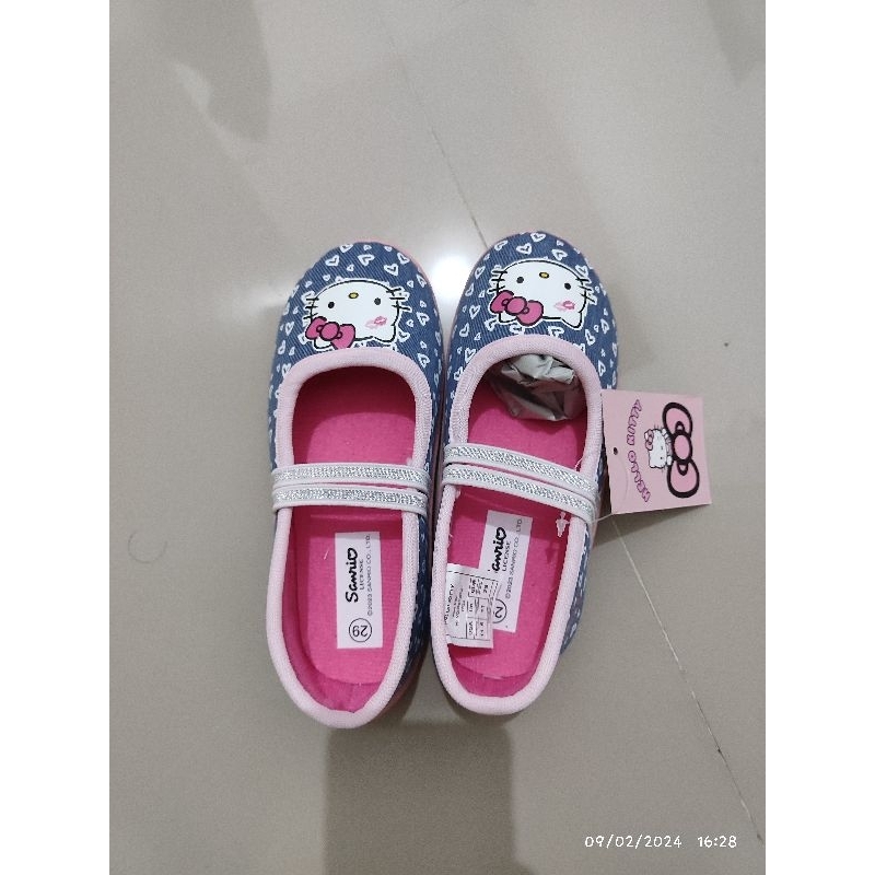 Sepatu Hello Kitty Sport stasion