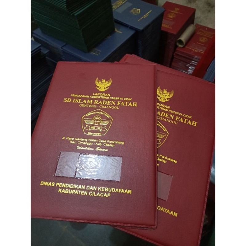 

SAMPUL RAPORT / MAP IJAZAH K13 A4 HOTPRINT ISI 12 LEMBAR