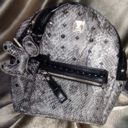tas preloved bekas MCM Grey abu Munchen Python Leather Stud Armour dpt dog charm bs nego