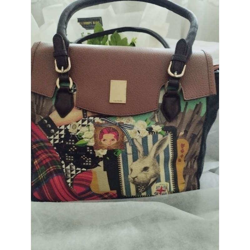 Preloved Brera Art Hitam