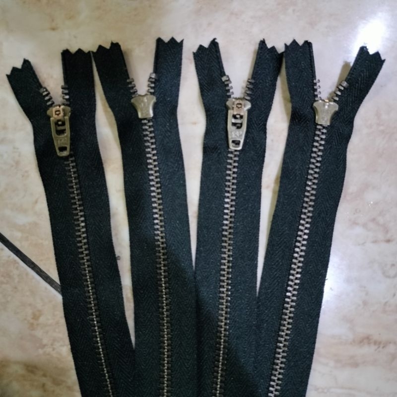 Resleting/Zipper Besi bakar YKK No. 4,5 (kepala tipis)