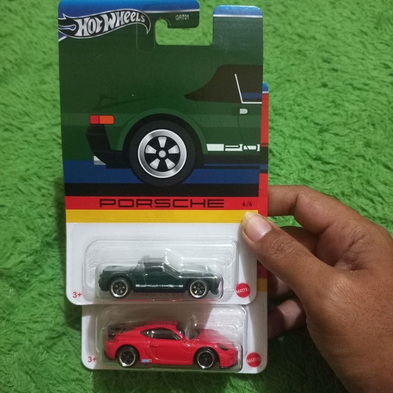 Paket Hot Wheels Porsche 914-6 Hijau & 718 Cayman GT4 Merah