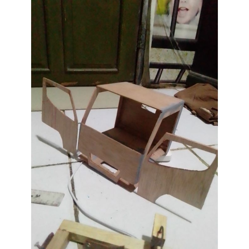 kabin miniatur truk skala 10,12,14 canter& giga + cat random