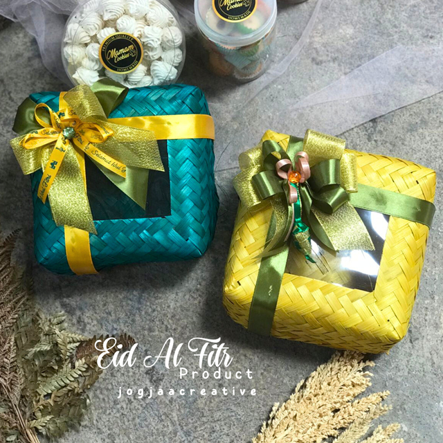 HAMPERS LEBARAN | BESEK WARNA HIAS MIKA DAN PITA SPESIAL LEBARAN / besek makan / besek jogja / besek
