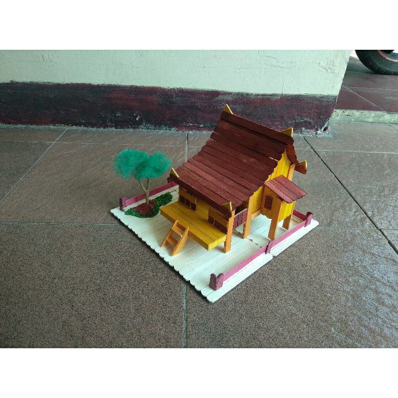Prakarya Maket Miniatur Rumah Adat Kalimantan Selatan Warna dari Stik Es Krim